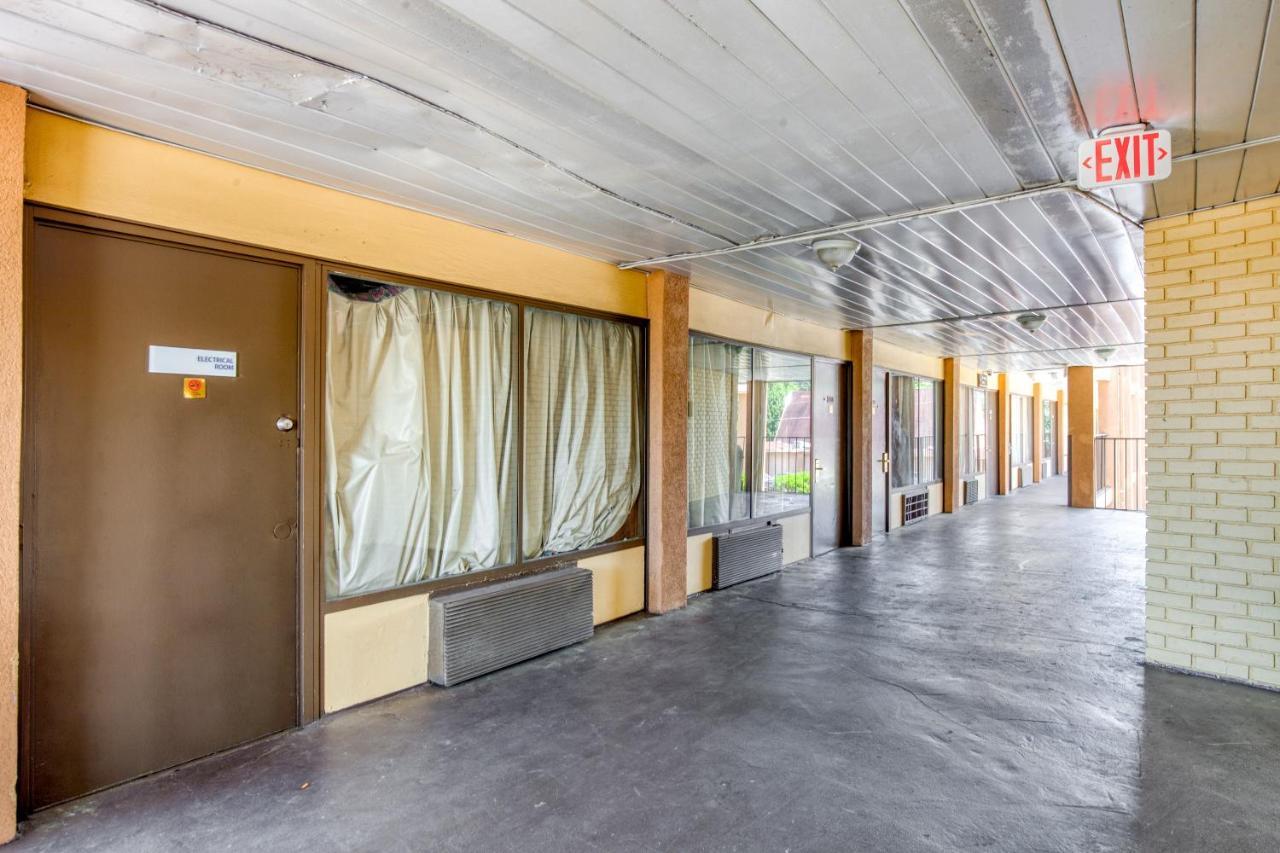 Oyo Hotel Decatur I-20 East & Wesley Club Dr Exterior photo