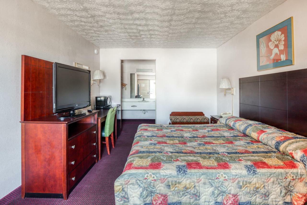 Oyo Hotel Decatur I-20 East & Wesley Club Dr Exterior photo